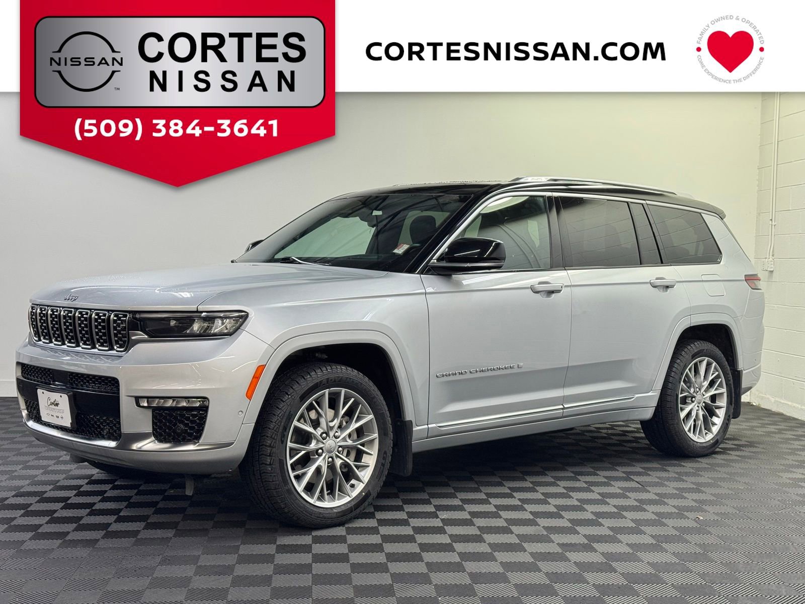 Used 2023 Jeep Grand Cherokee L Summit w/ Advanced Protech Group IV image 1