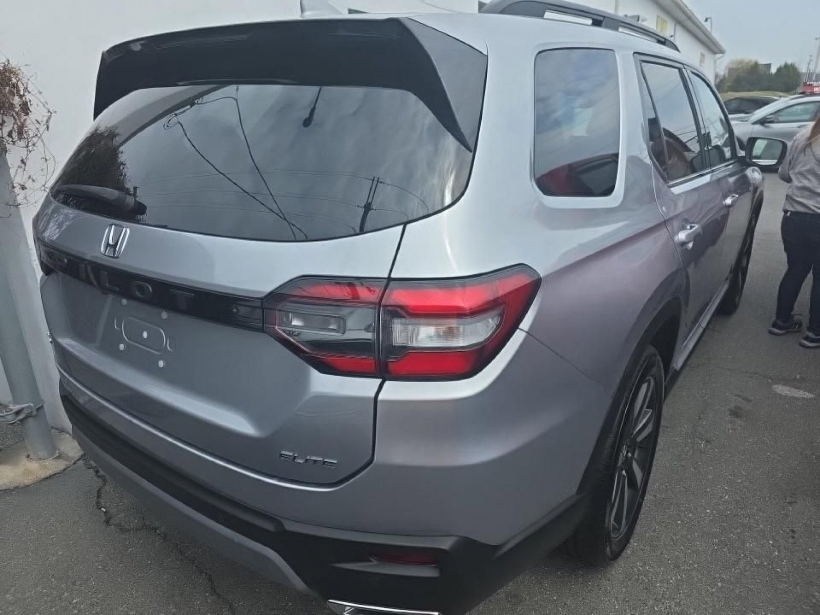 Used 2023 Honda Pilot Elite image 4