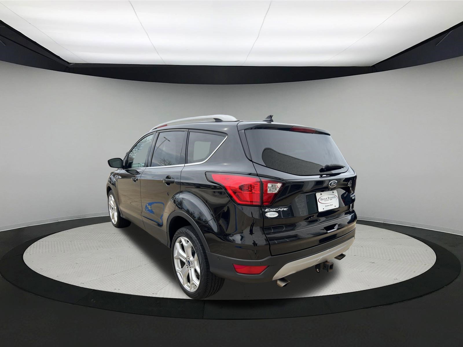 Used 2019 Ford Escape Titanium image 4