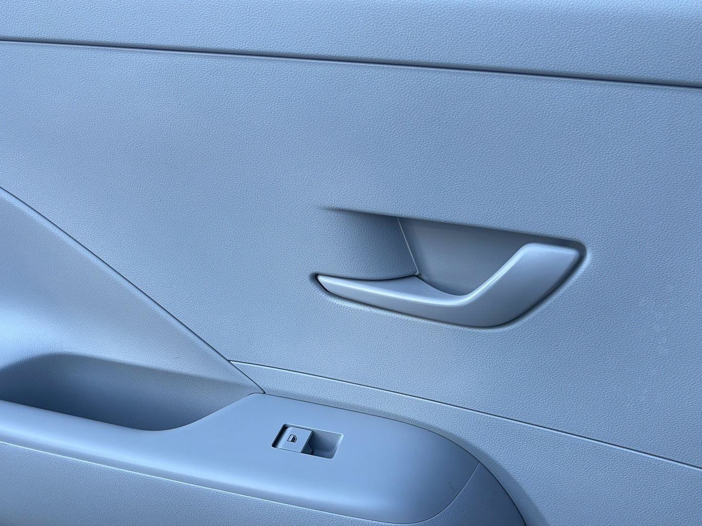Certified 2025 Hyundai Kona SEL AWD/4WD image 19