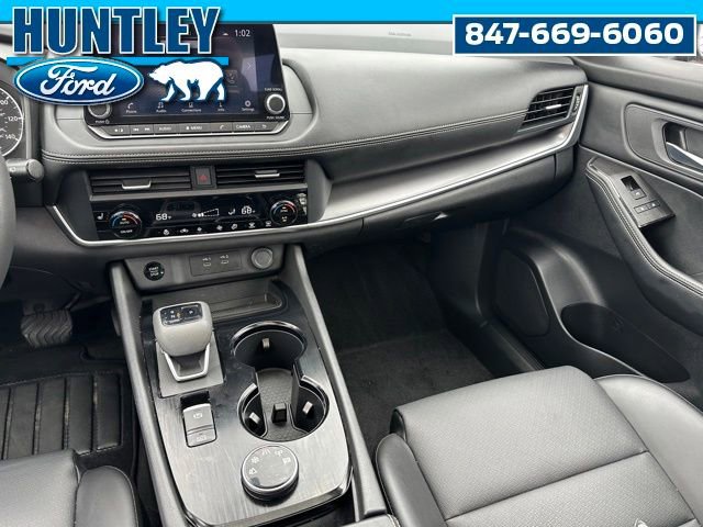 Used 2024 Nissan Rogue SV w/ SV Premium Package image 14