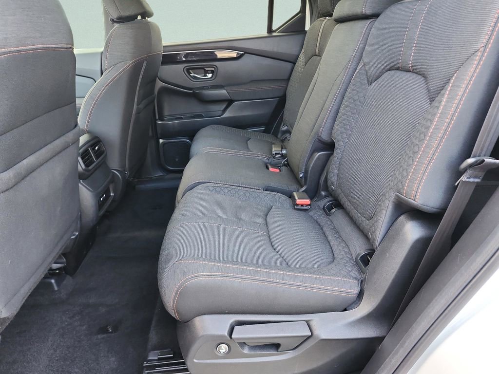 Used 2025 Honda Pilot Sport image 20
