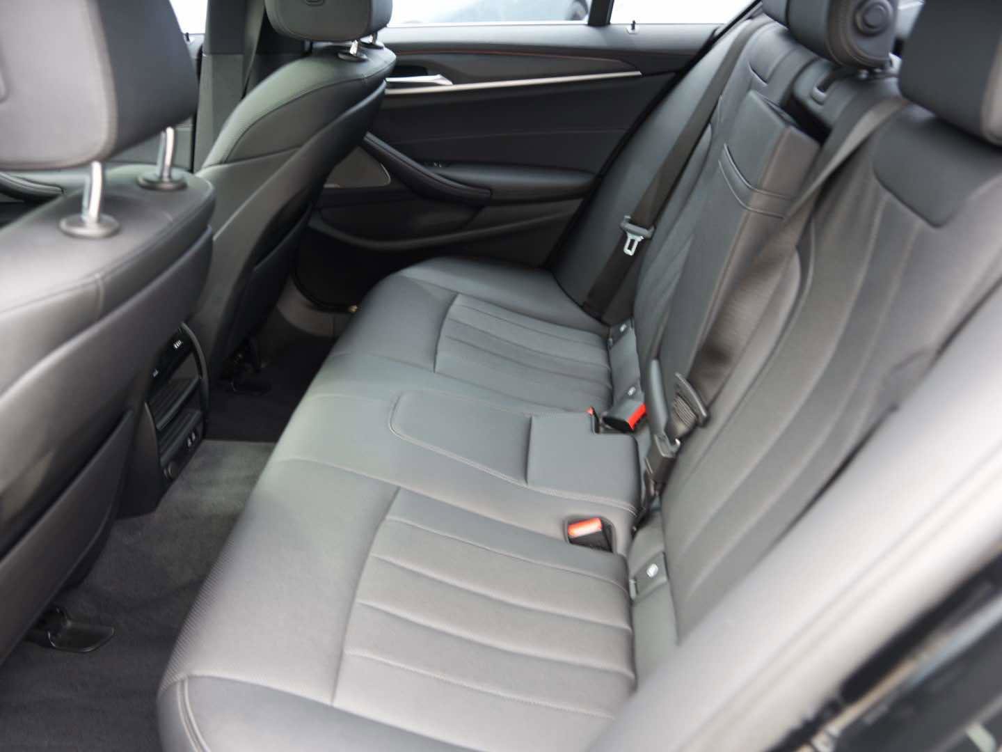 Used 2022 BMW 530i w/ Premium Package RWD image 11