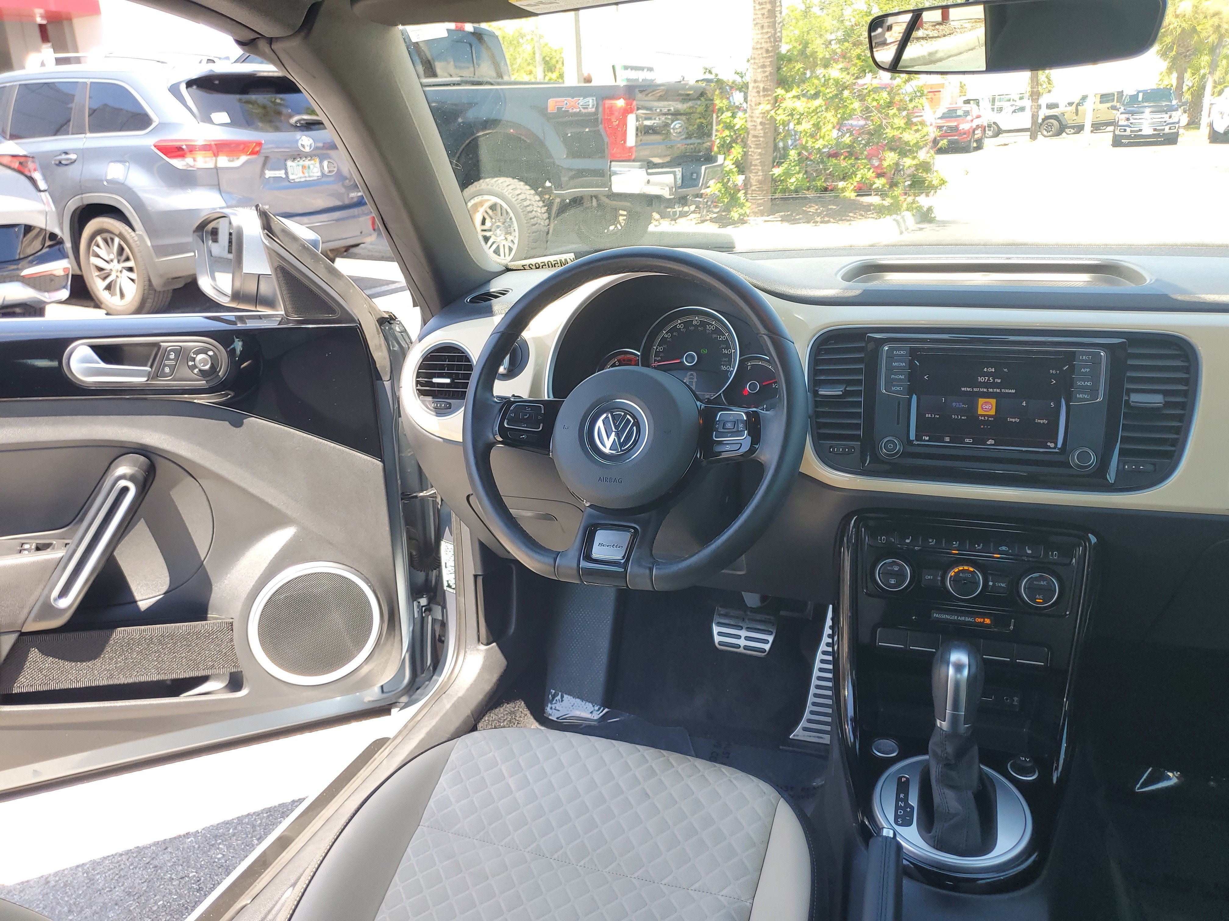 Used 2019 Volkswagen Beetle 2.0T SE FWD image 14