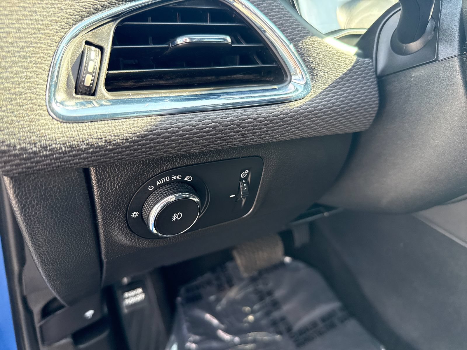 Used 2017 Chevrolet Cruze LT w/ Sun And Sound Package FWD image 32