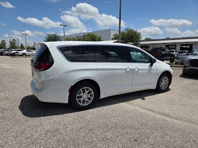 New 2027 Chrysler Pacifica Select FWD image 11