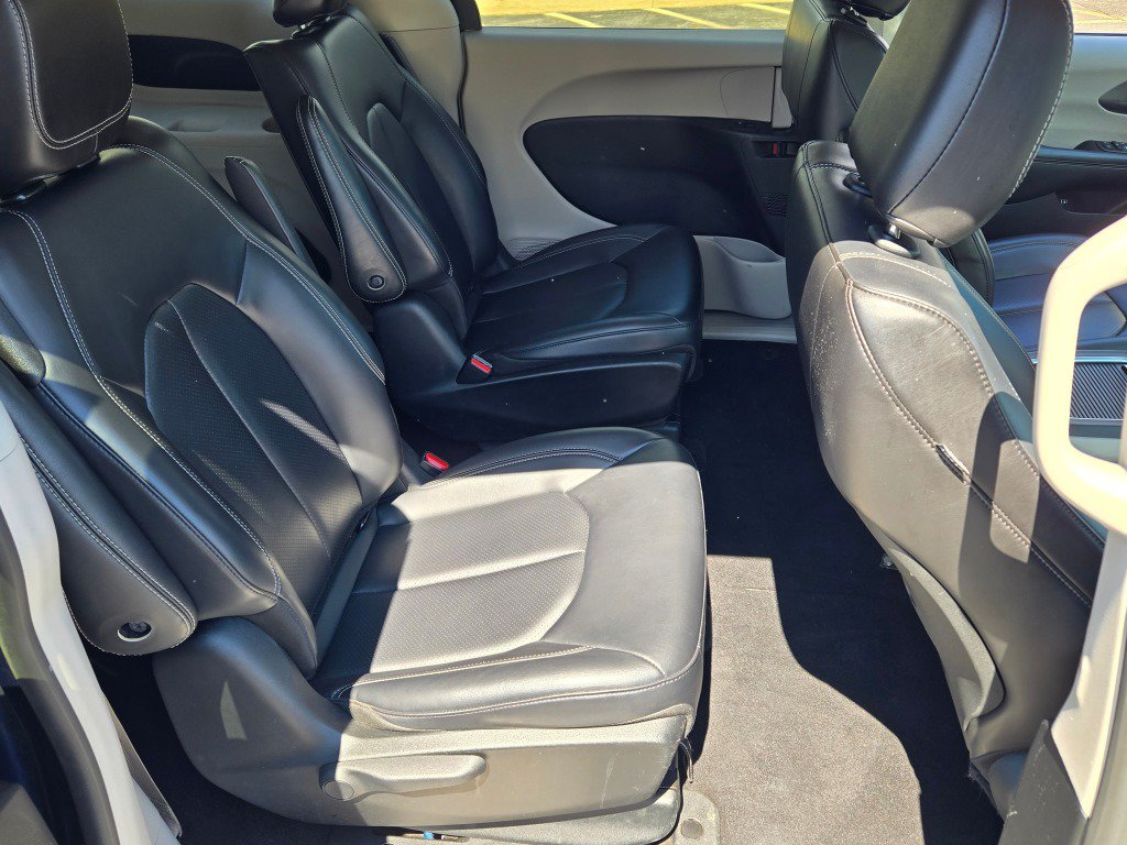 Used 2024 Chrysler Pacifica Limited FWD image 9