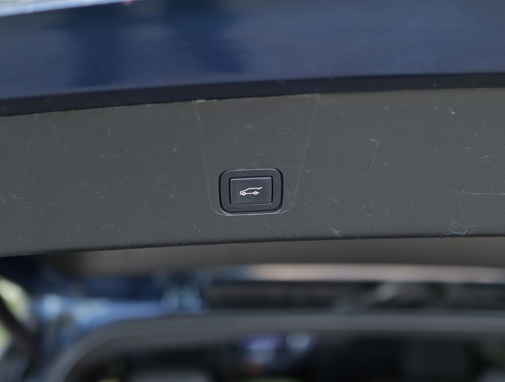 Used 2023 Chevrolet Traverse LT FWD image 29