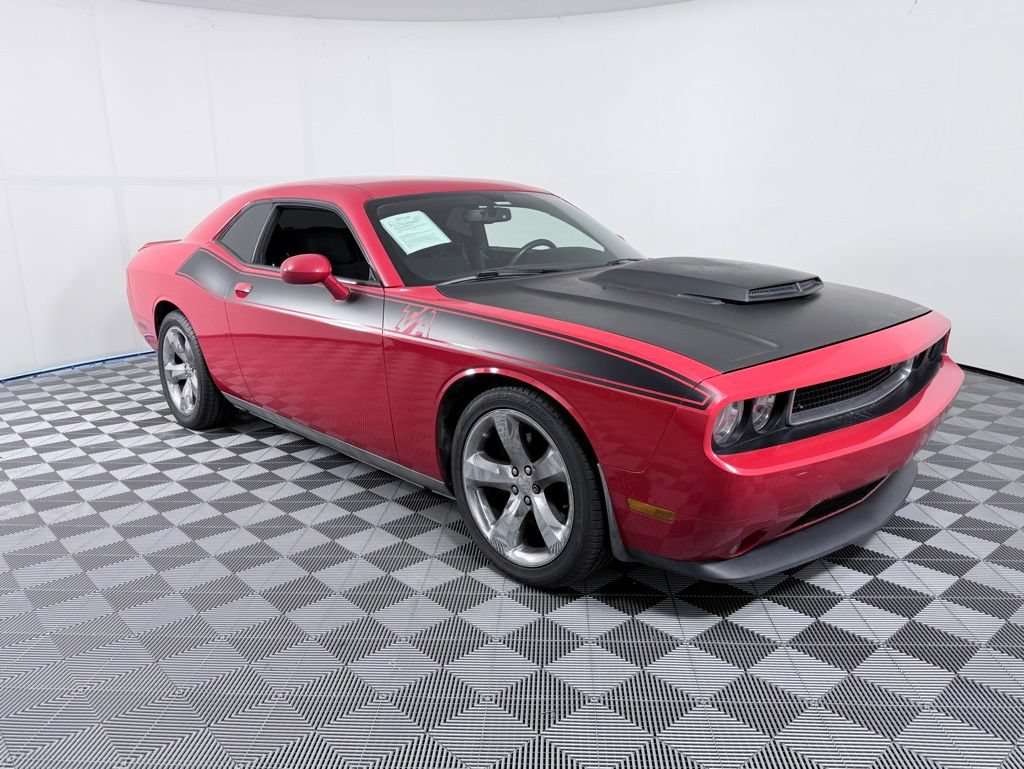 Used 2014 Dodge Challenger R/T RWD image 2