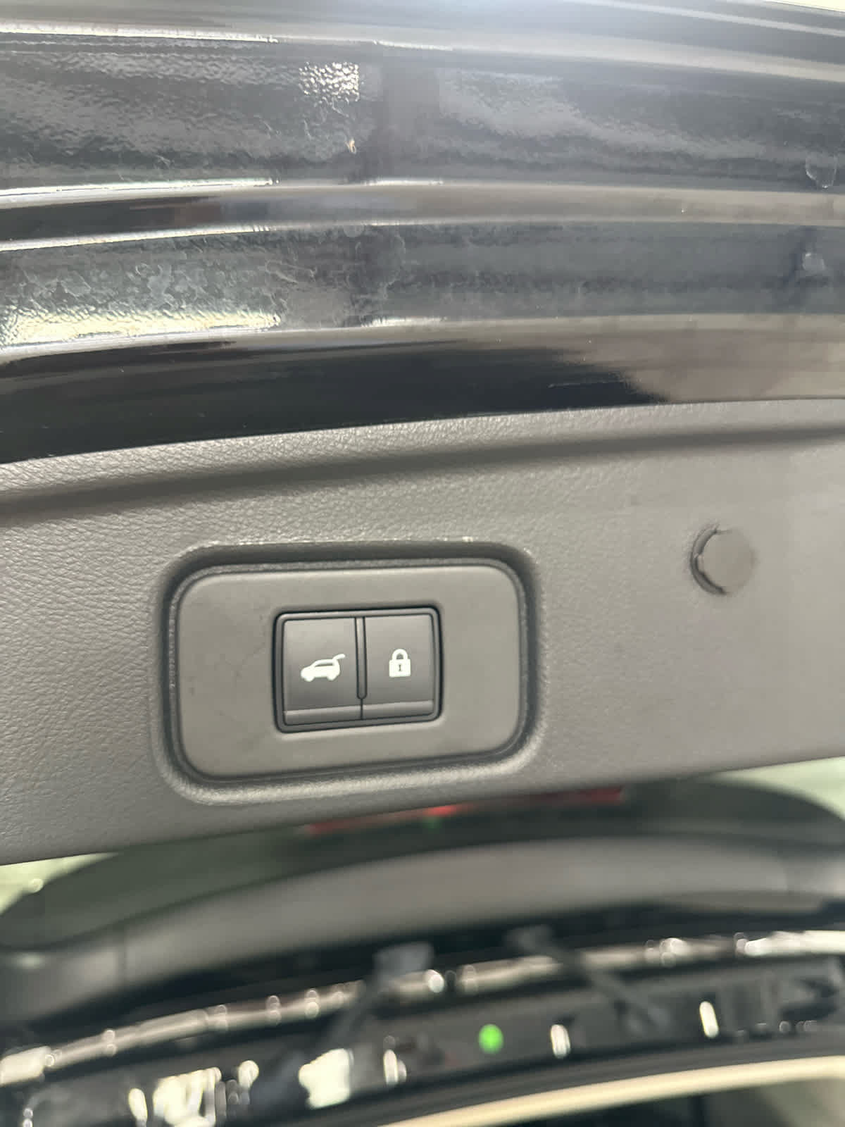 Used 2025 Nissan Pathfinder SV AWD/4WD image 14