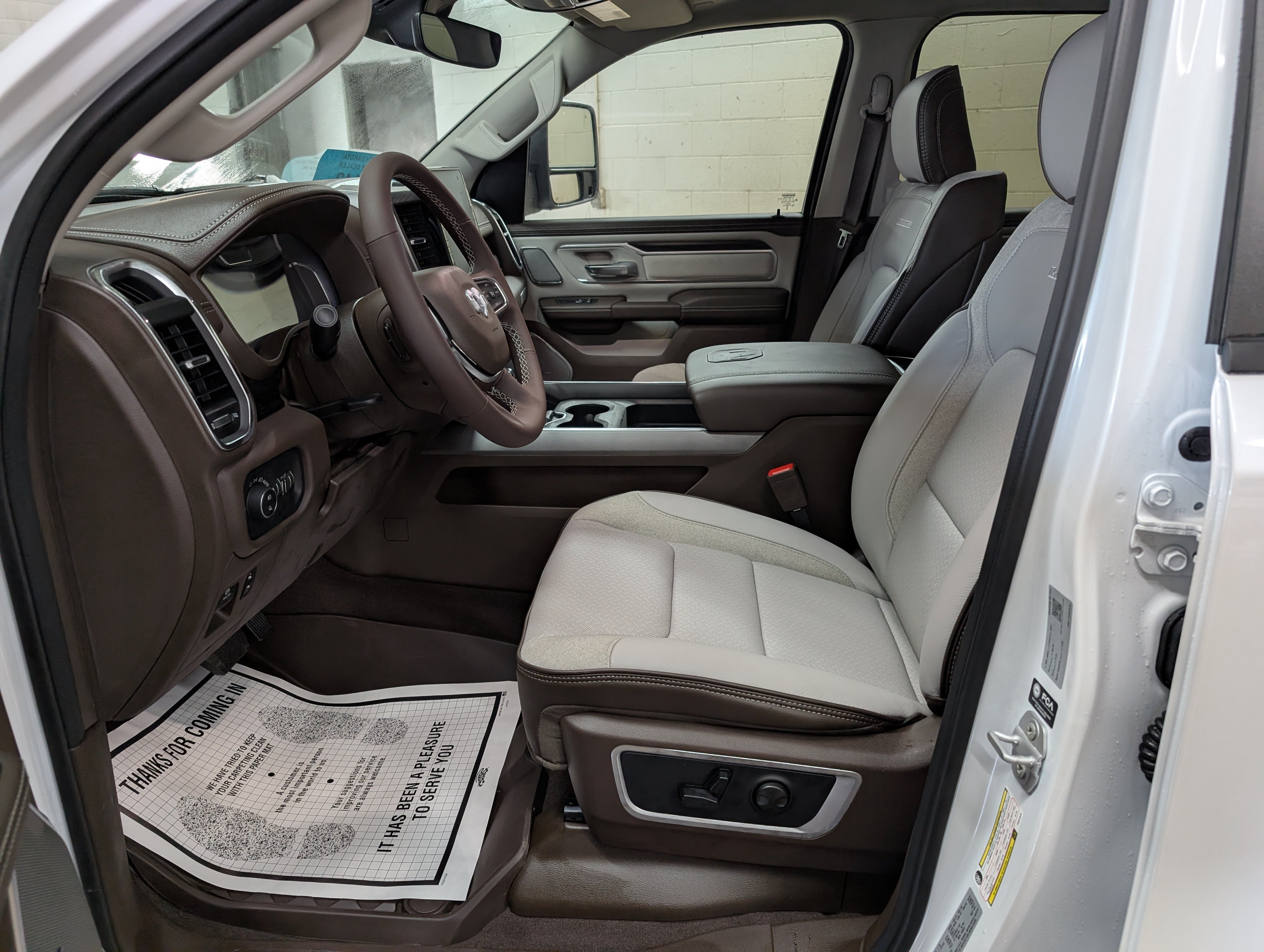 New 2026 RAM 1500 Laramie AWD/4WD image 12
