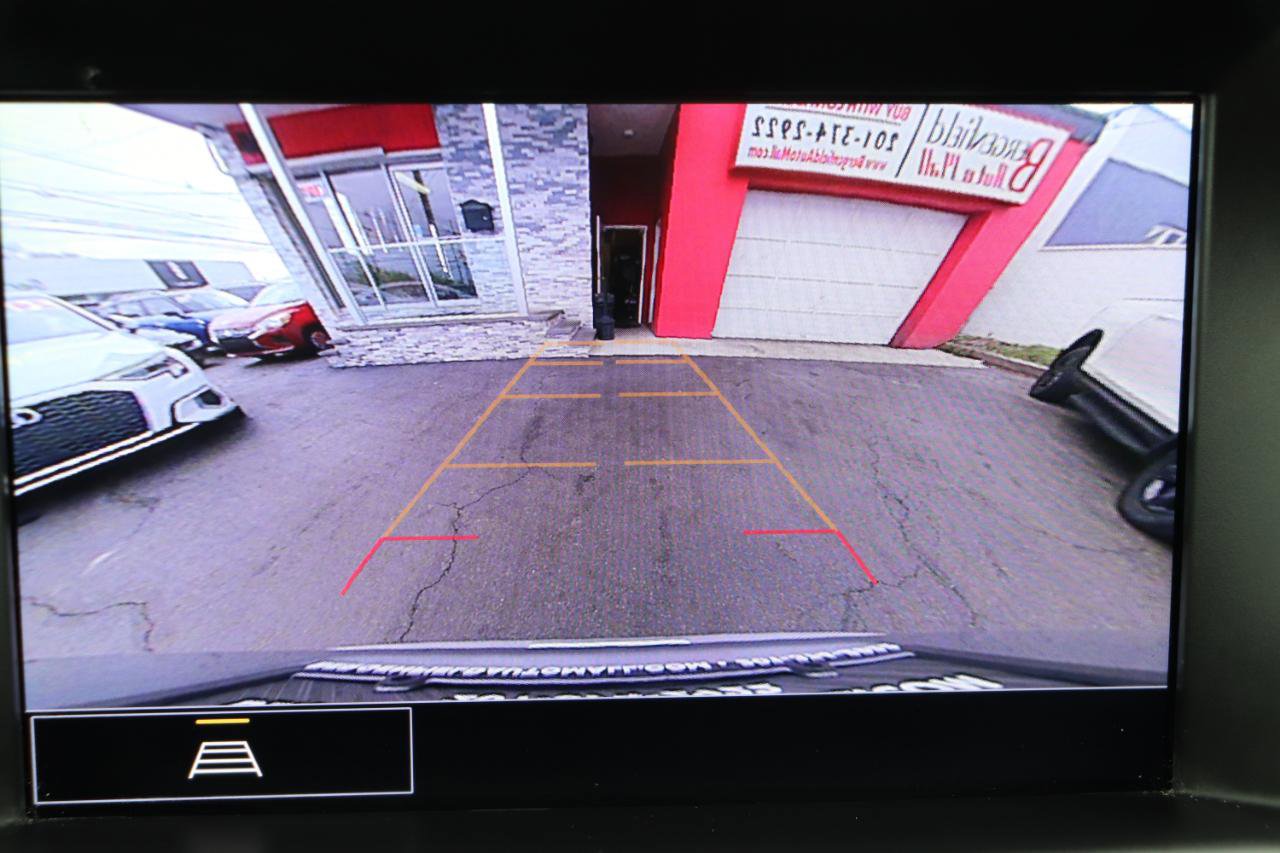 Used 2024 GMC Terrain SLT AWD/4WD image 32