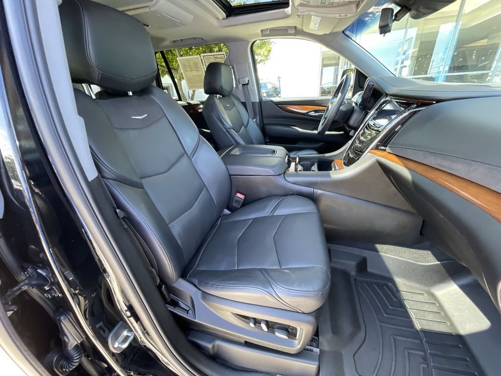Certified 2018 Cadillac Escalade Premium Luxury AWD/4WD image 28