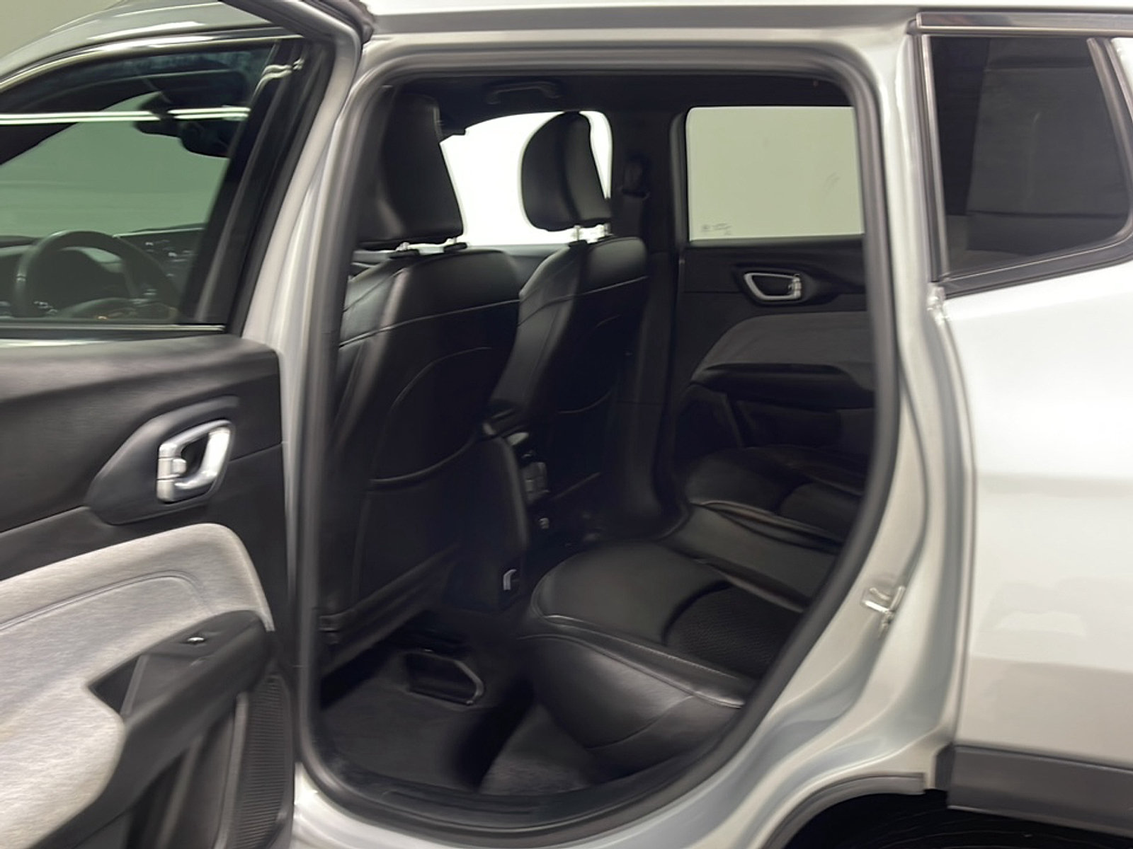 Used 2024 Jeep Compass Latitude AWD/4WD image 14
