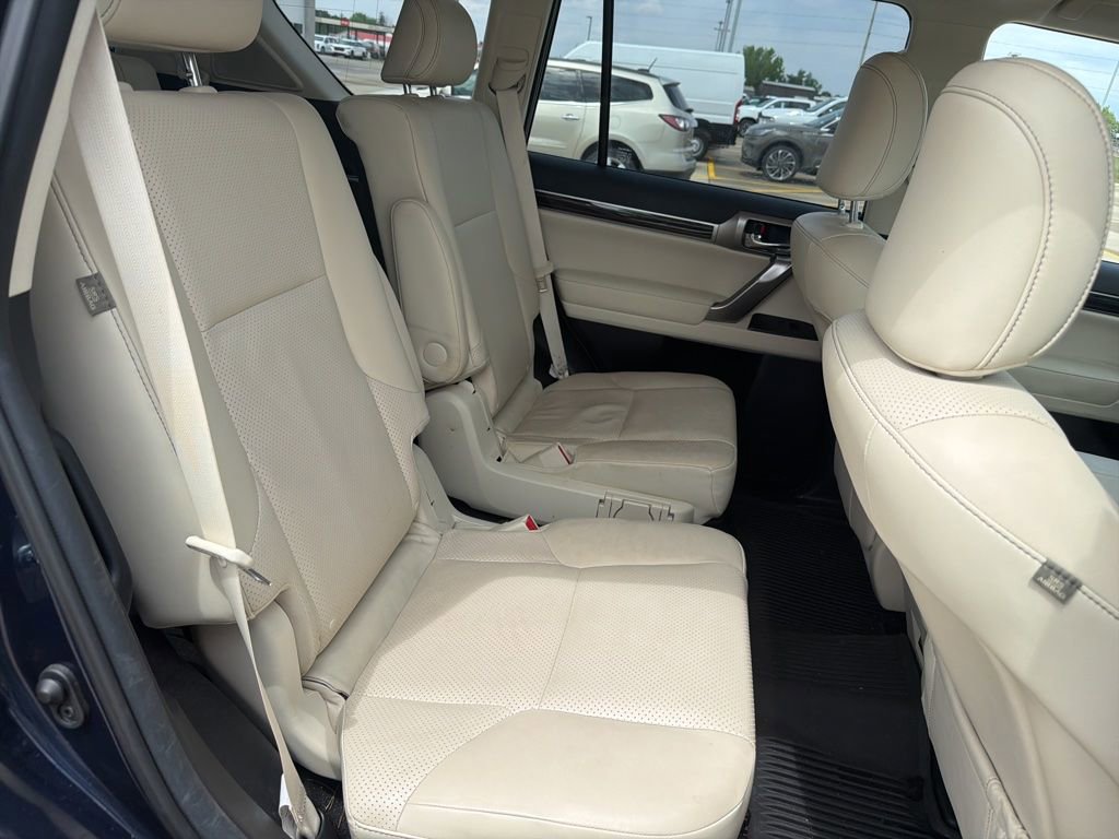 Used 2022 Lexus GX 460 Luxury w/ Sport Design Package AWD/4WD image 13