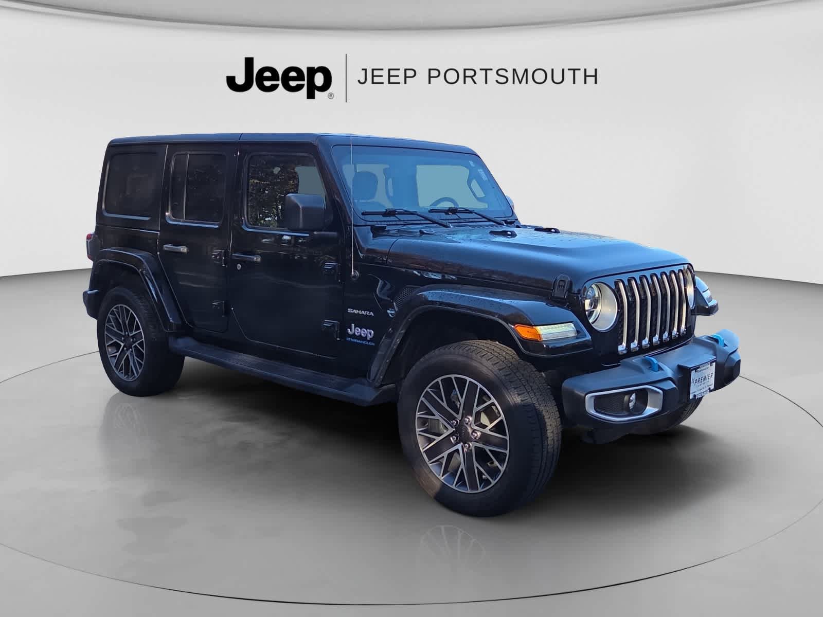 Used 2023 Jeep Wrangler Unlimited Sahara w/ Cold Weather Group AWD/4WD image 1