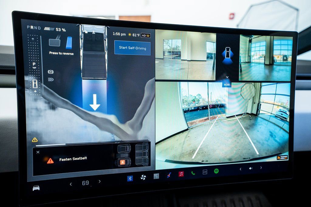 Used 2024 Tesla Cybertruck AWD Crew Cab image 41