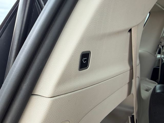 Used 2023 Chrysler Pacifica Touring-L FWD image 14