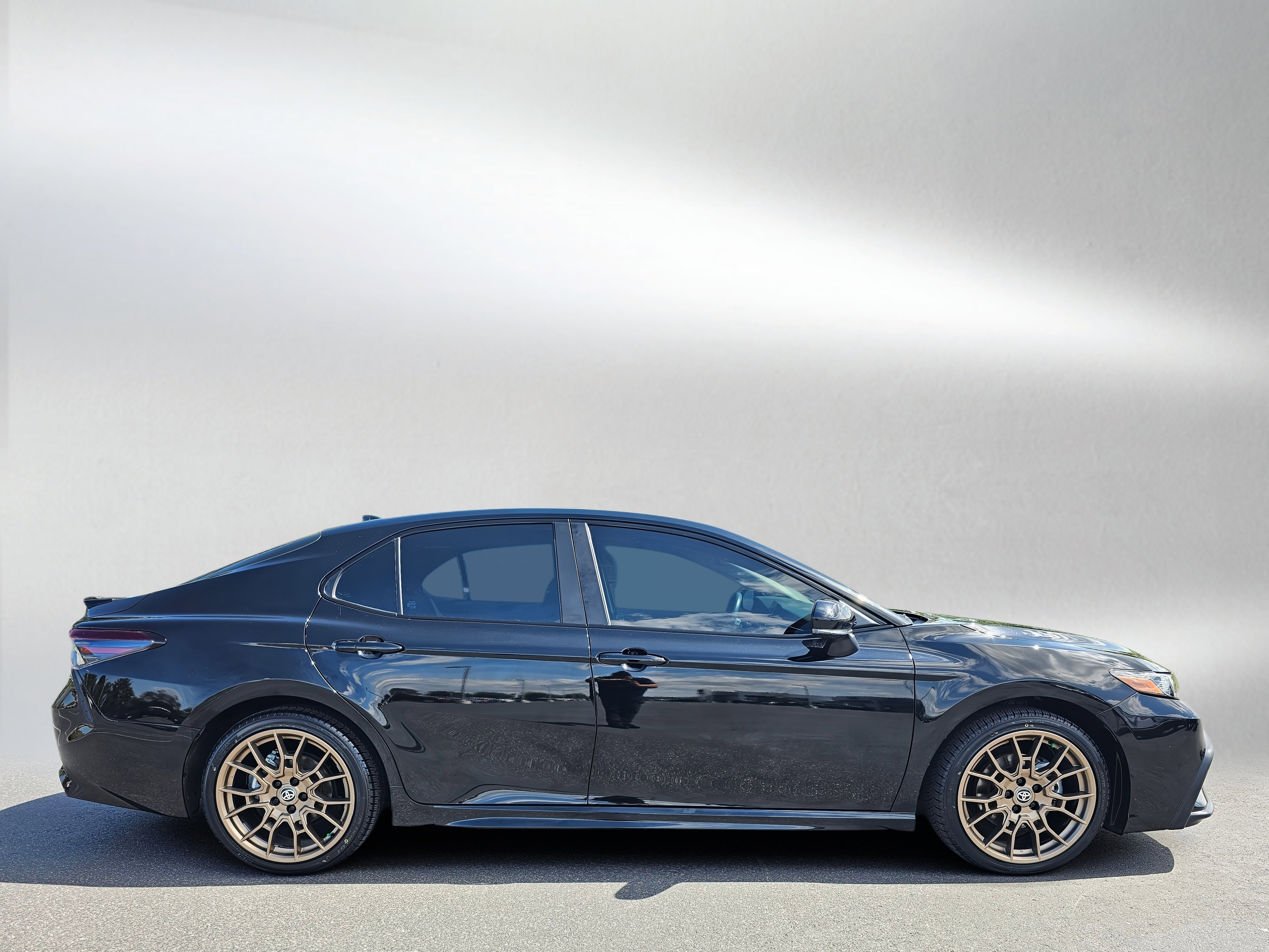 Used 2024 Toyota Camry SE w/ Convenience Package FWD image 6