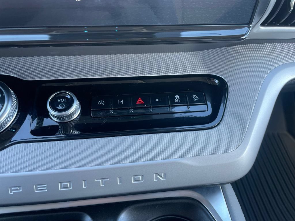 New 2026 Ford Expedition Active AWD/4WD image 12