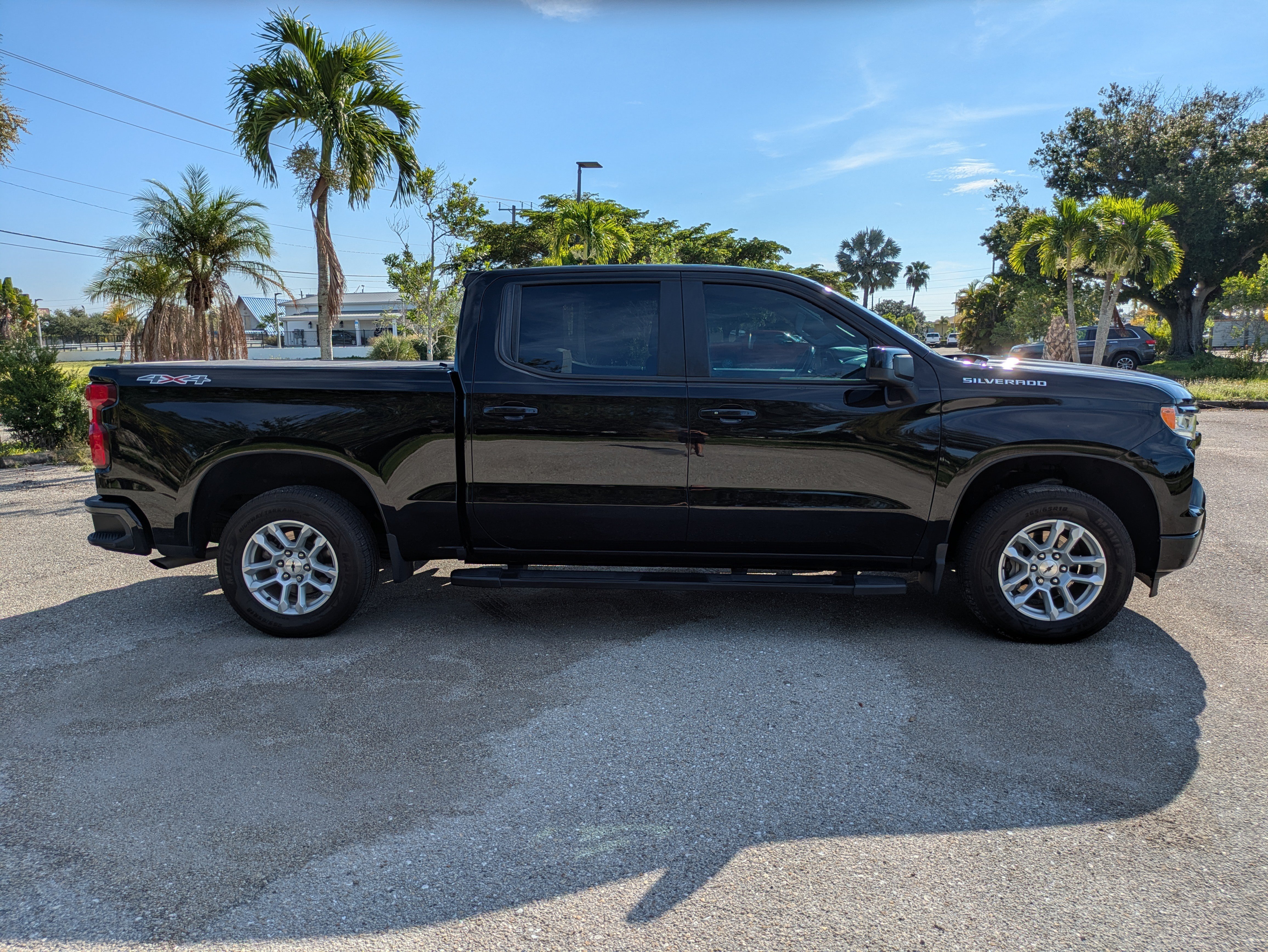 Used 2022 Chevrolet Silverado 1500 RST w/ Convenience Package II AWD/4WD image 3