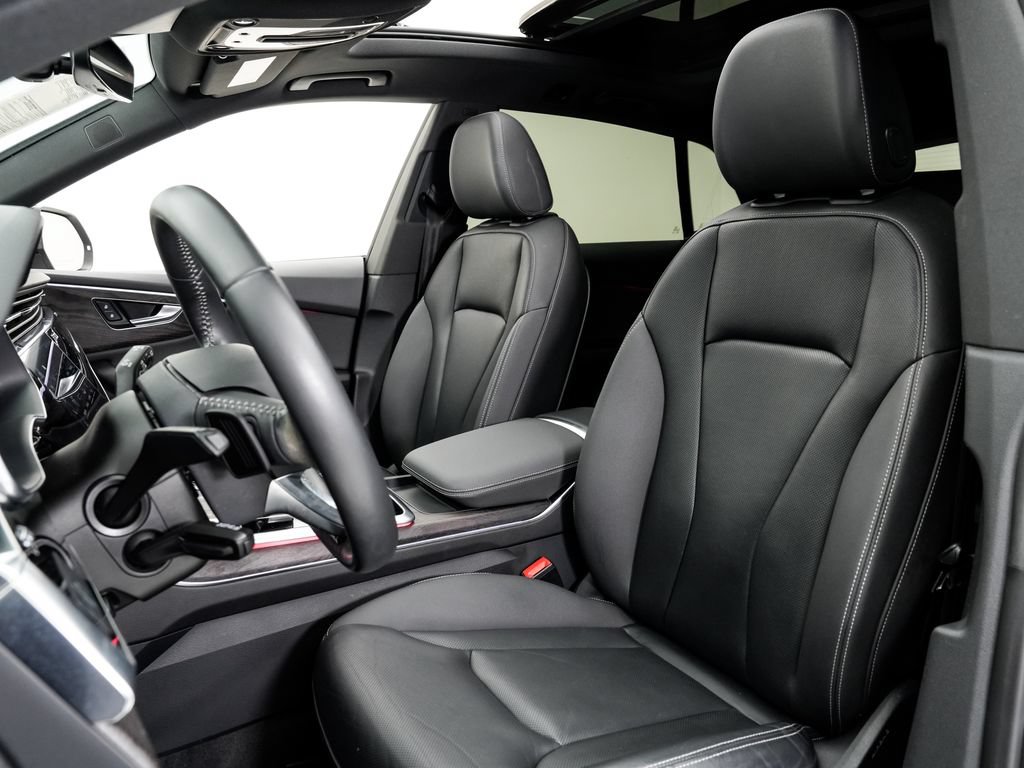 Used 2019 Audi Q8 Premium Plus AWD/4WD image 5