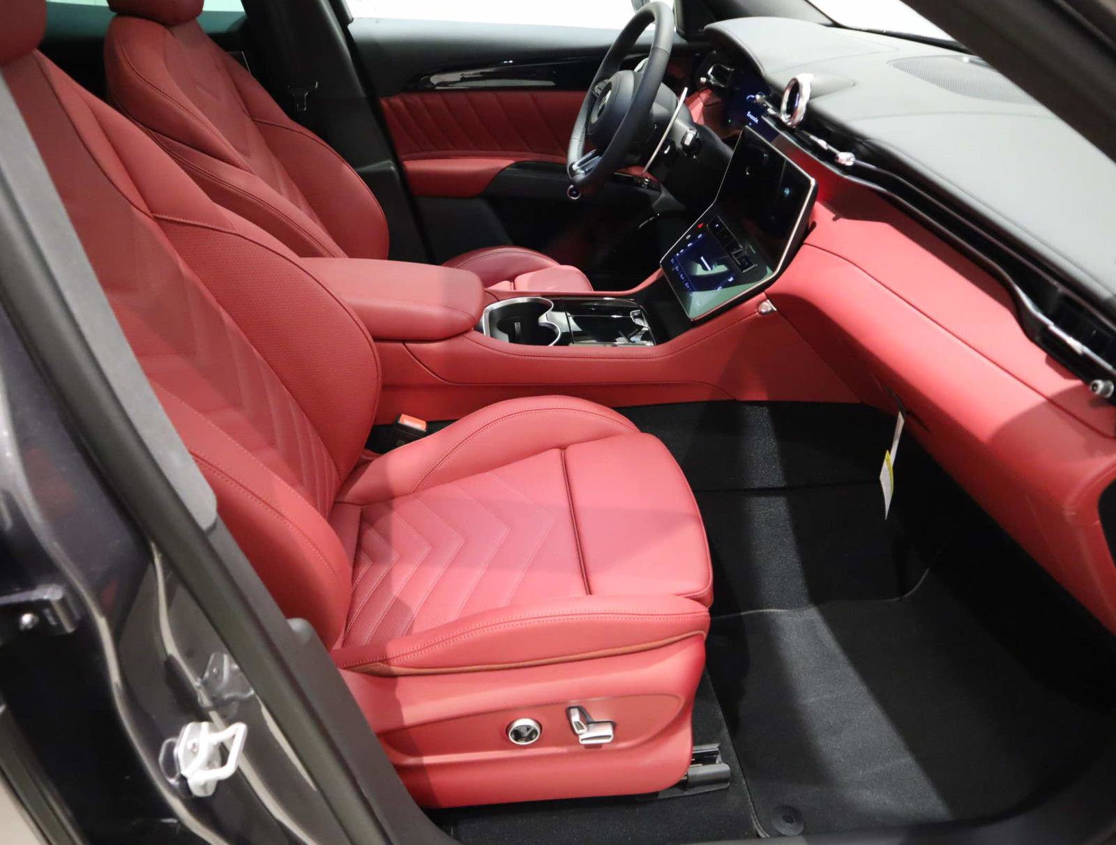 New 2025 Maserati Grecale Modena image 15