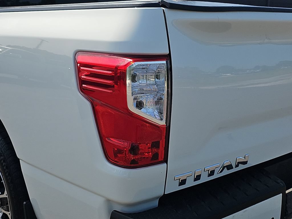 Used 2022 Nissan Titan SV RWD image 32