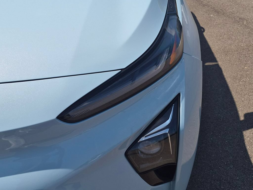 Used 2022 Chevrolet Bolt EUV LT w/ Convenience Package FWD image 9