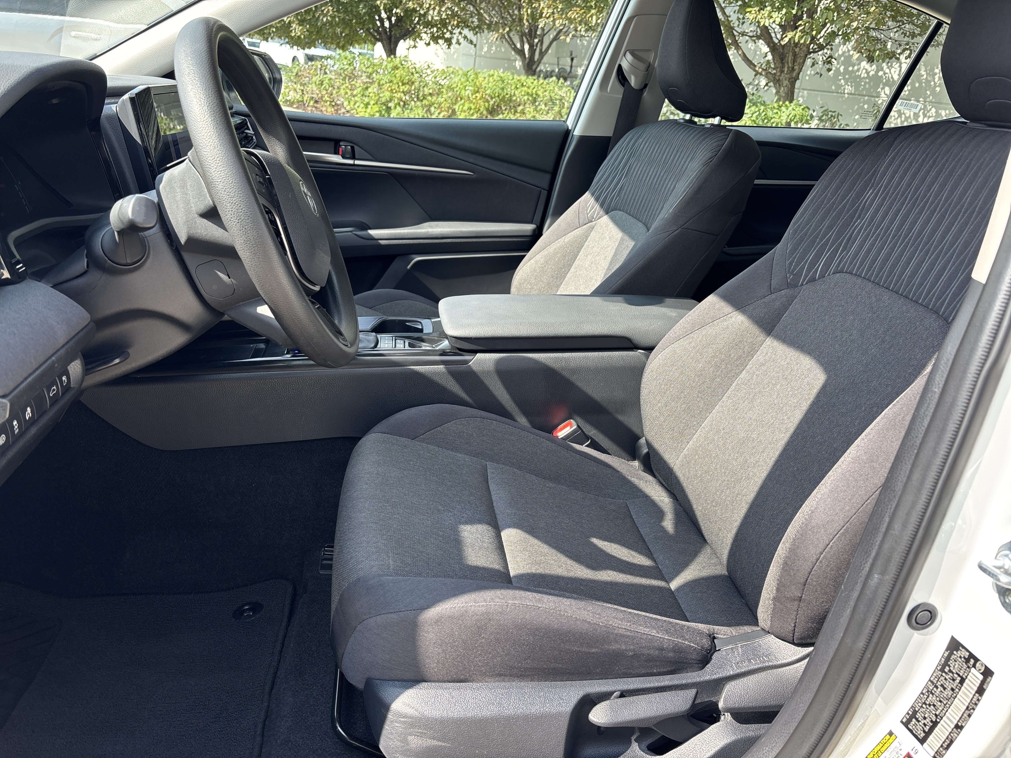 Used 2025 Toyota Camry Hybrid FWD image 15