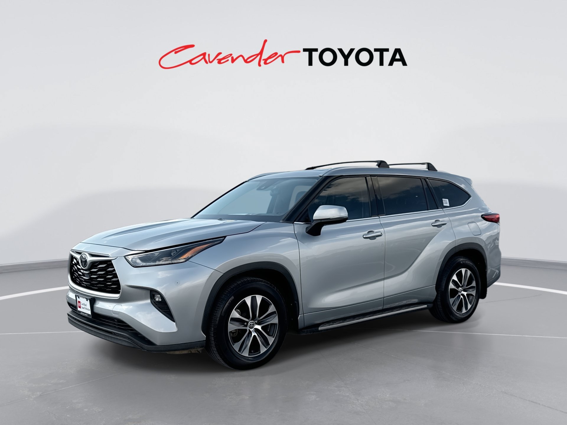 Certified 2021 Toyota Highlander XLE FWD image 1
