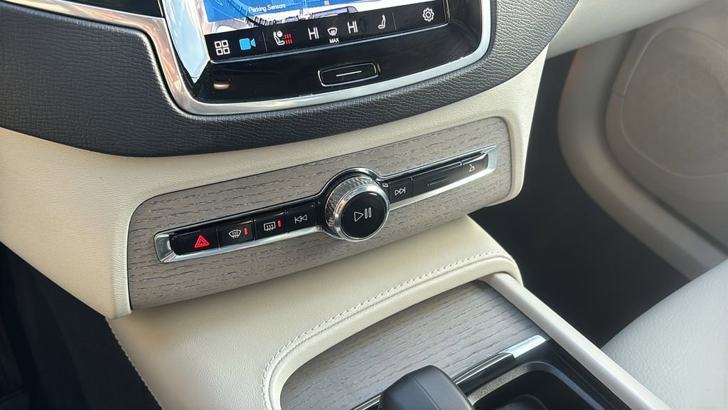 Used 2025 Volvo XC90 B6 Plus AWD/4WD image 21