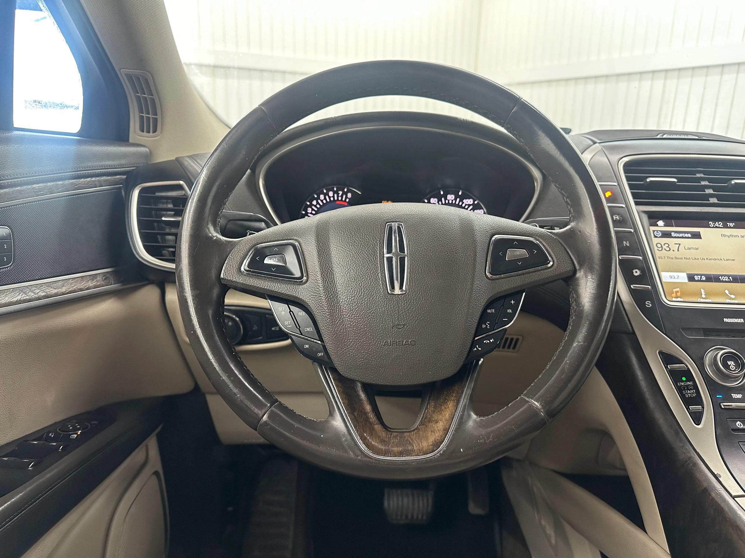 Used 2016 Lincoln MKX Select w/ Select Plus Package FWD image 19