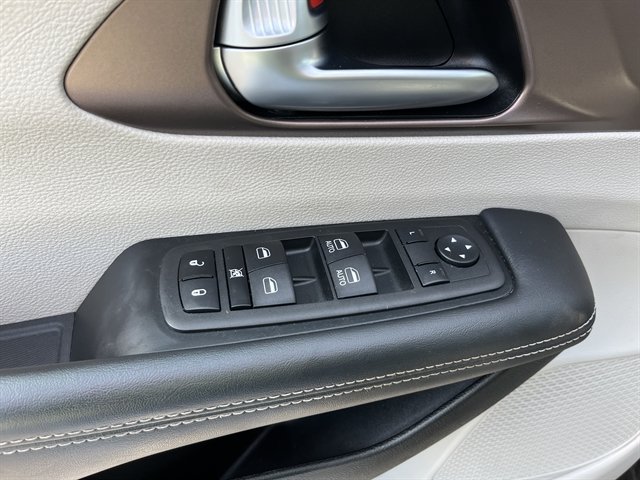 Used 2023 Chrysler Voyager LX FWD image 19