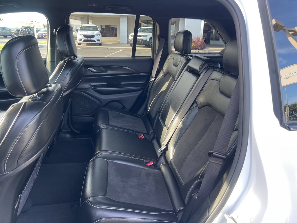 Used 2024 Jeep Grand Cherokee Altitude RWD image 29