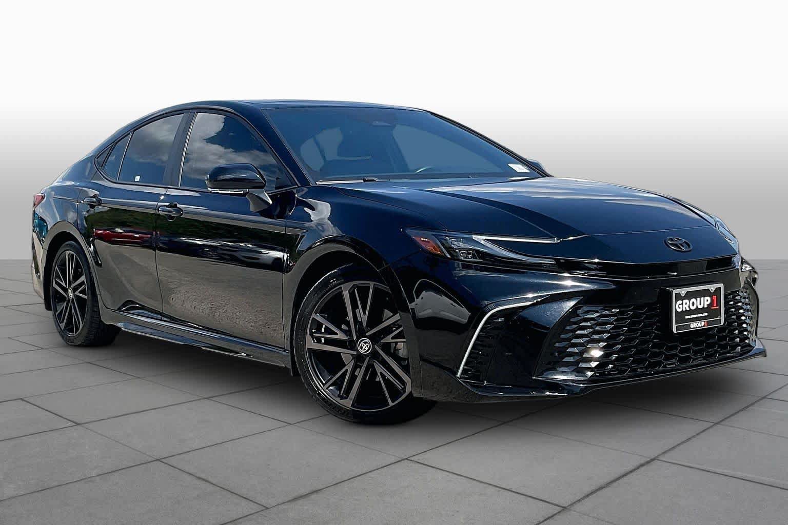 Used 2025 Toyota Camry XSE FWD image 3