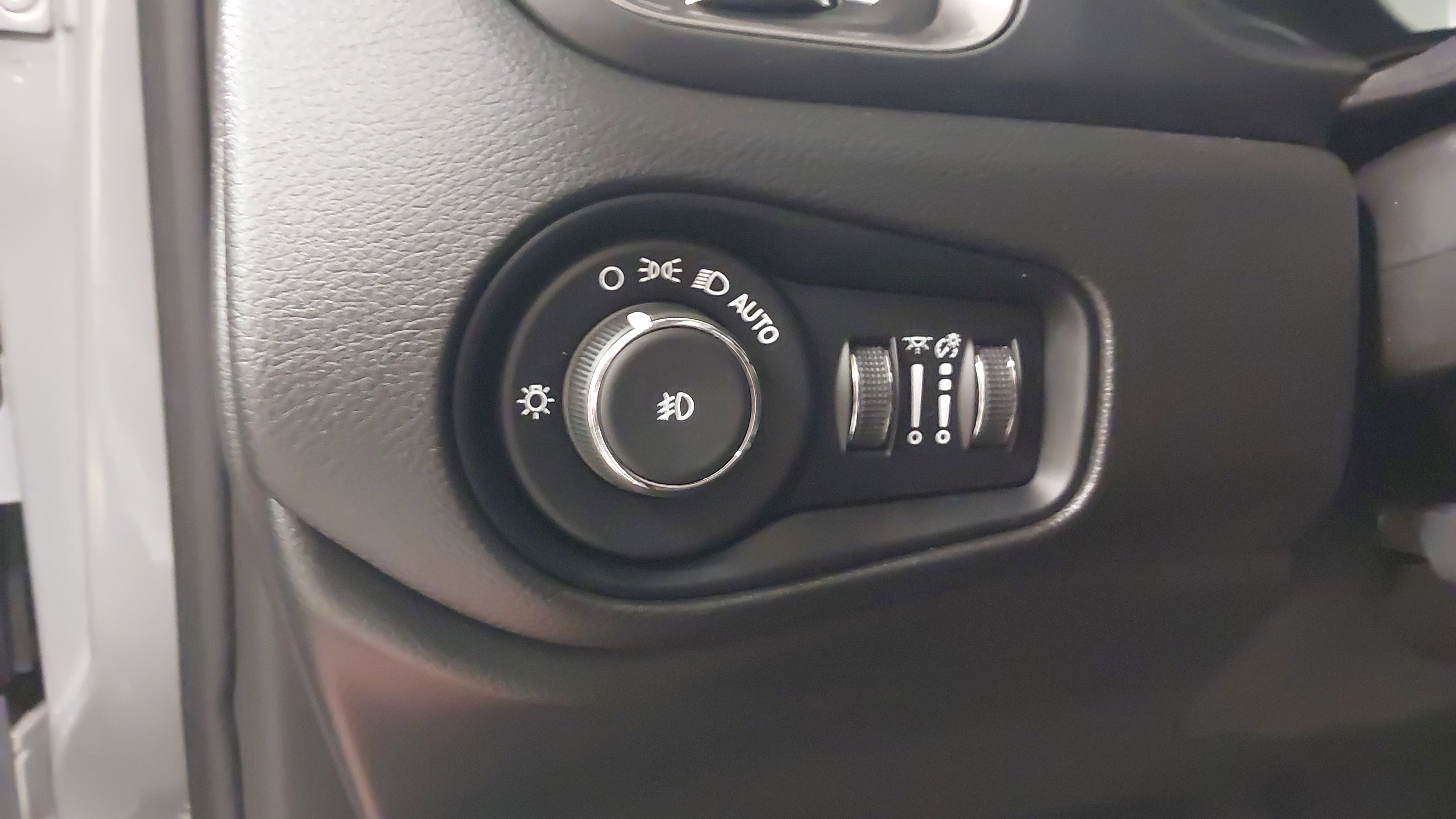 Used 2022 Jeep Renegade Limited w/ Sun, Sound & Wheels Group AWD/4WD image 23
