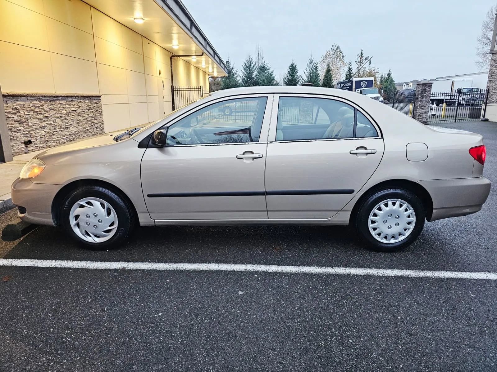 Used 2005 Toyota Corolla CE image 2