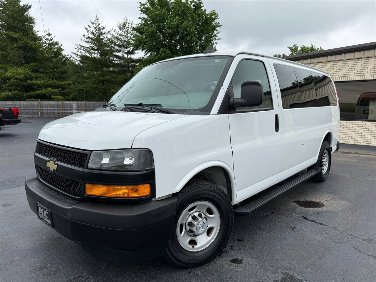 Used 2018 Chevrolet Express 2500 LS w/ Driver Convenience Package RWD image 22
