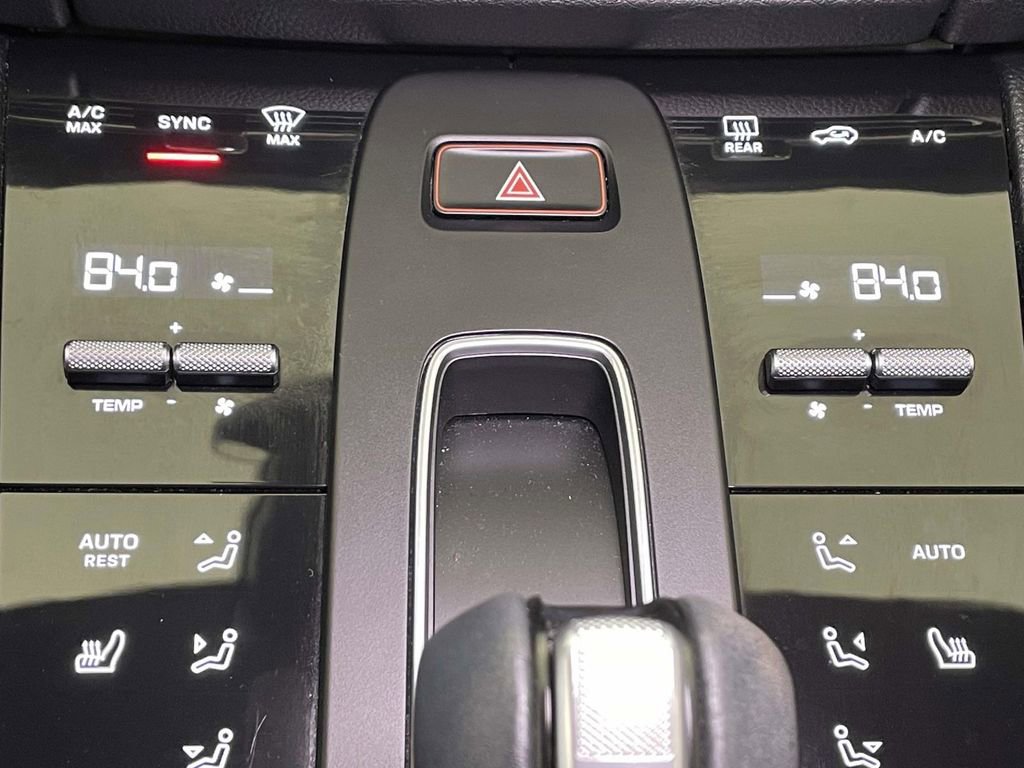 Certified 2022 Porsche Macan image 33