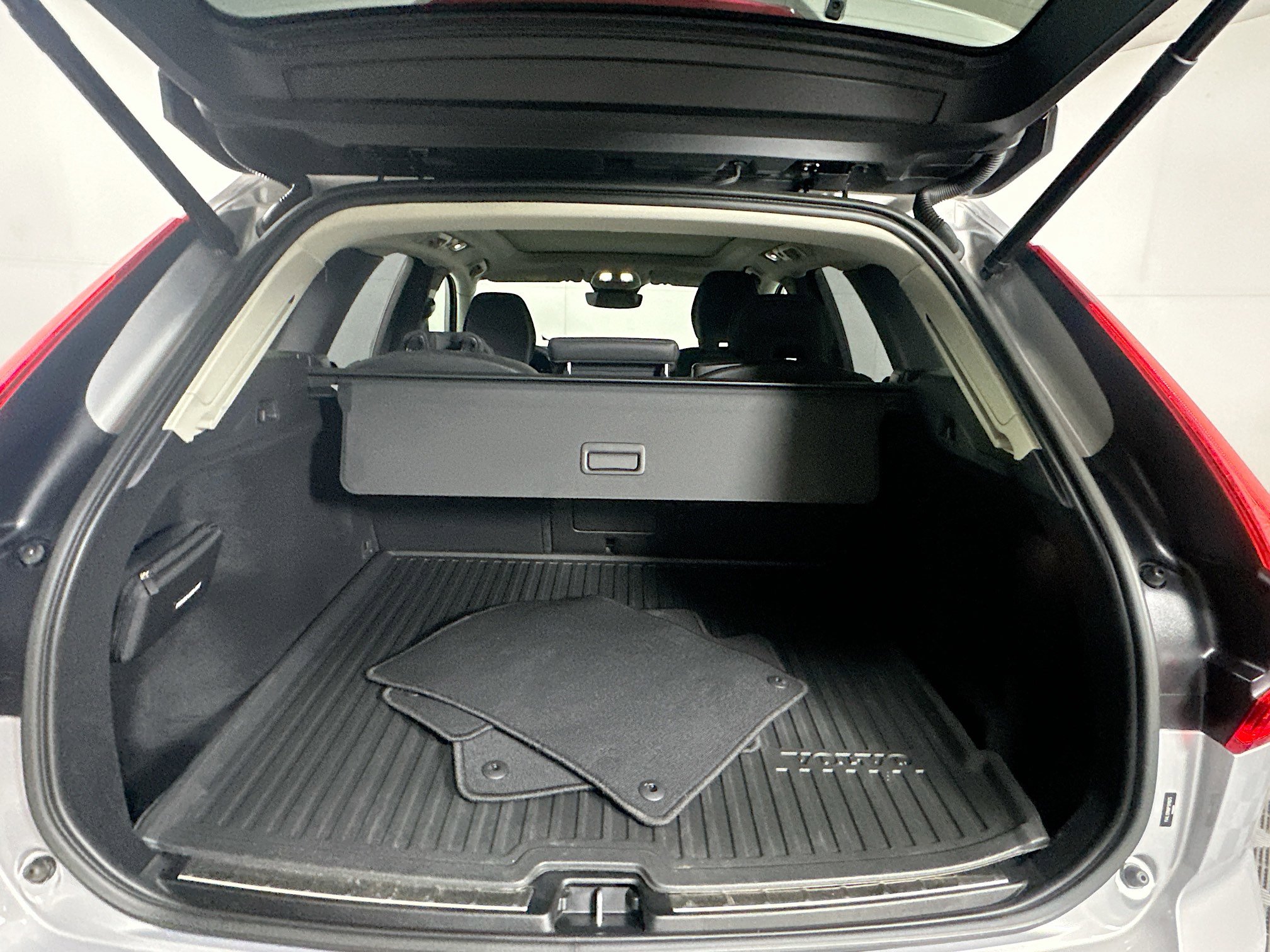 Used 2023 Volvo XC60 B5 Plus w/ Climate Package image 29