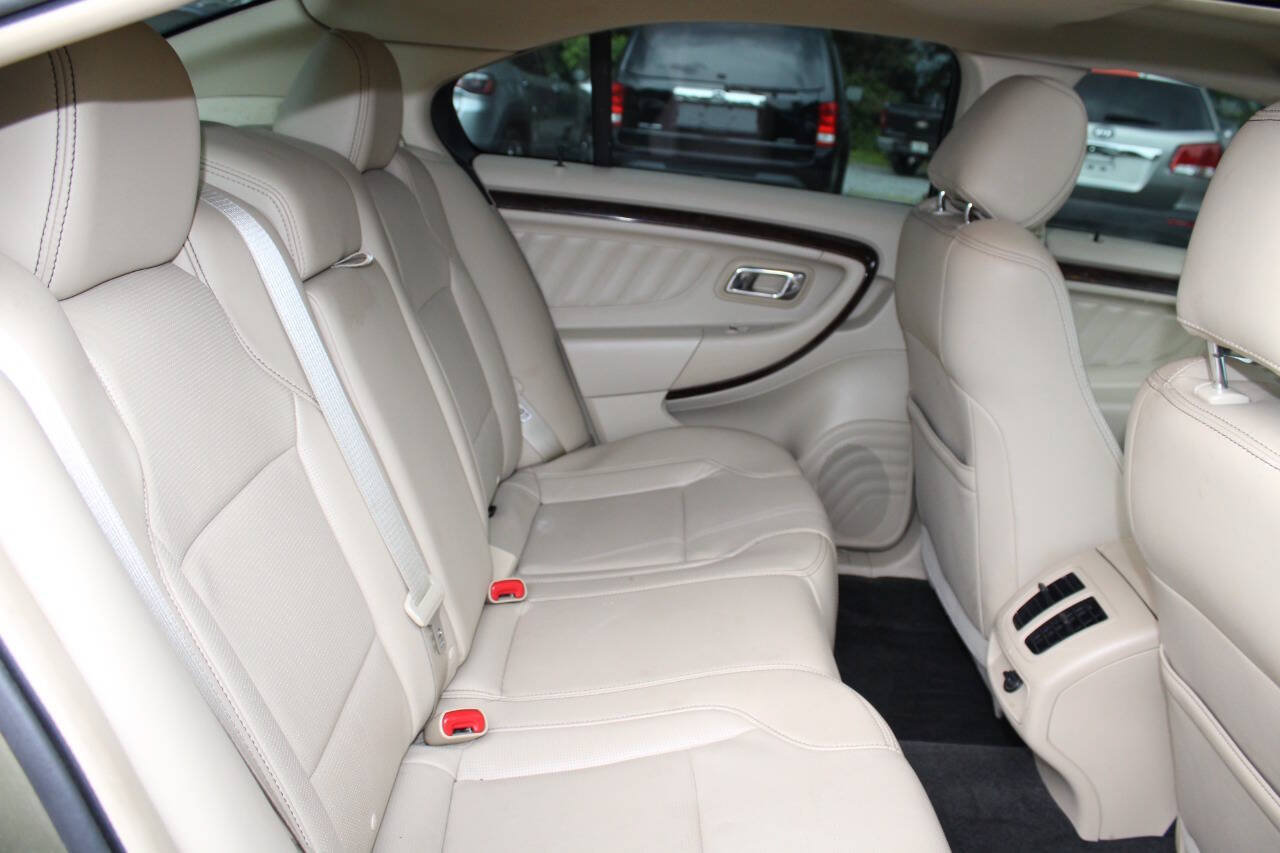Used 2013 Ford Taurus Limited FWD image 20