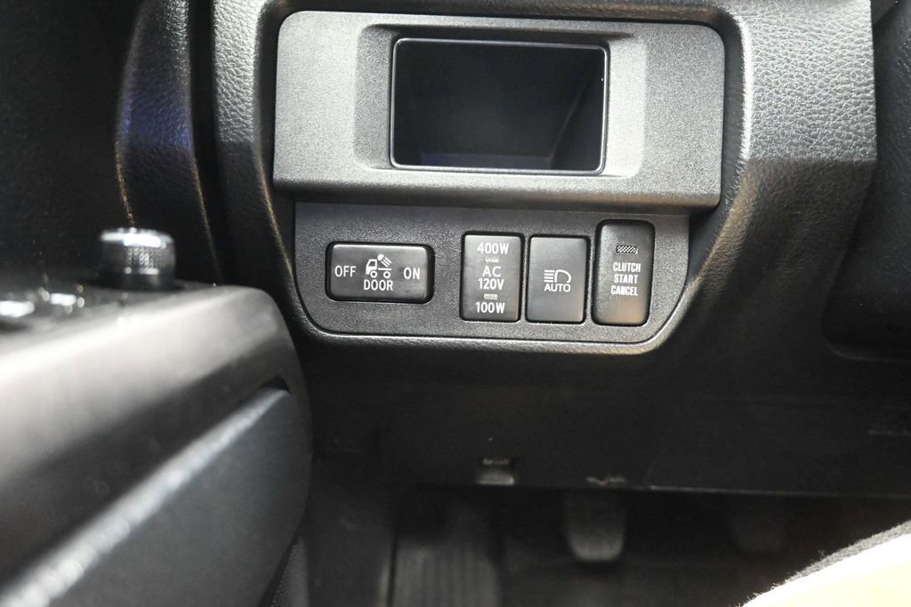 Used 2018 Toyota Tacoma TRD Off-Road AWD/4WD image 17