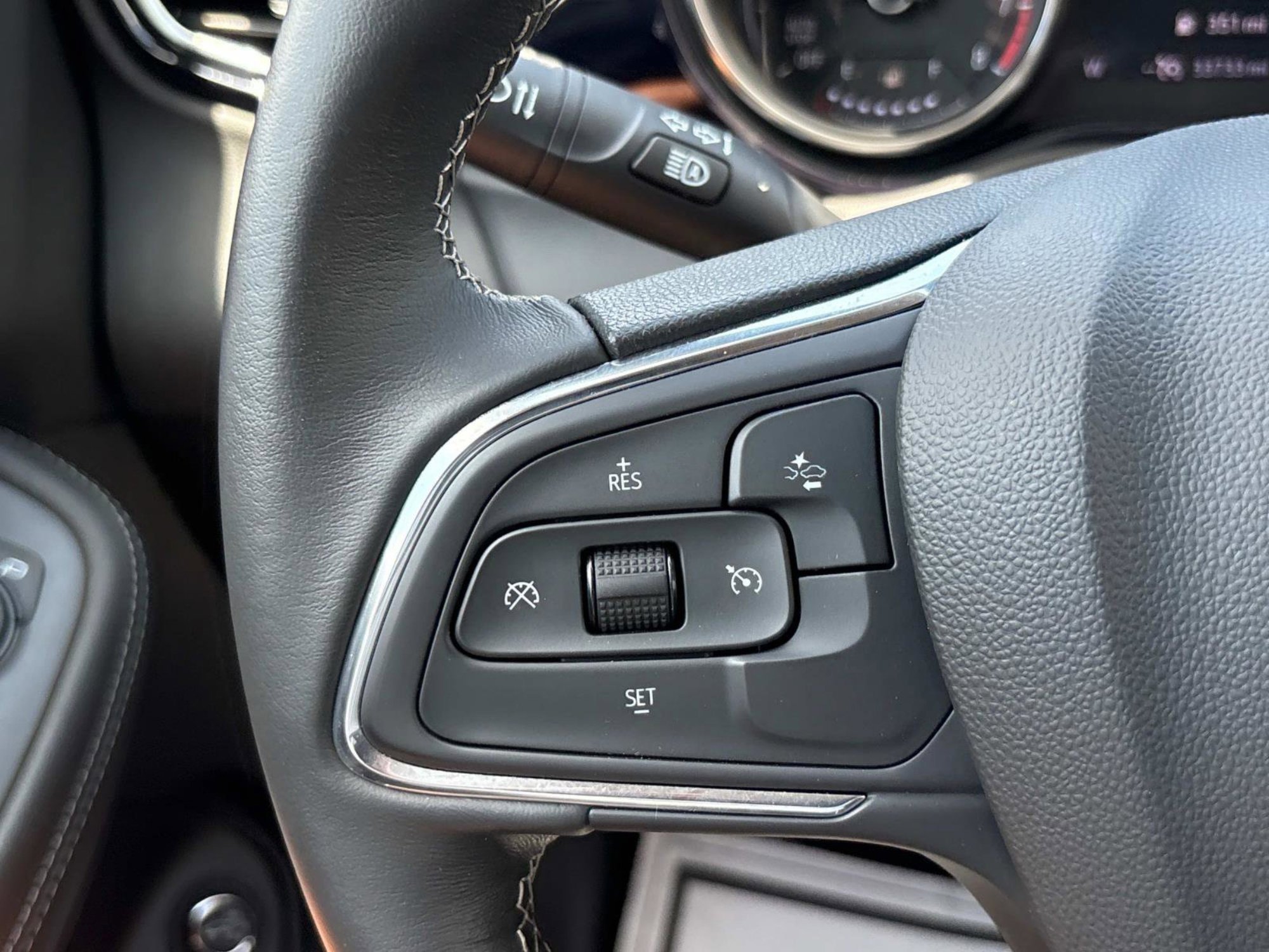 Used 2023 Buick Encore GX Select w/ Sport Touring Package image 31