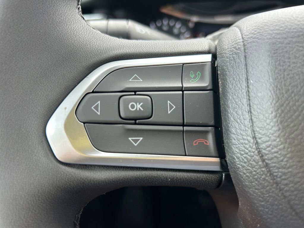 New 2025 Jeep Compass Latitude image 9