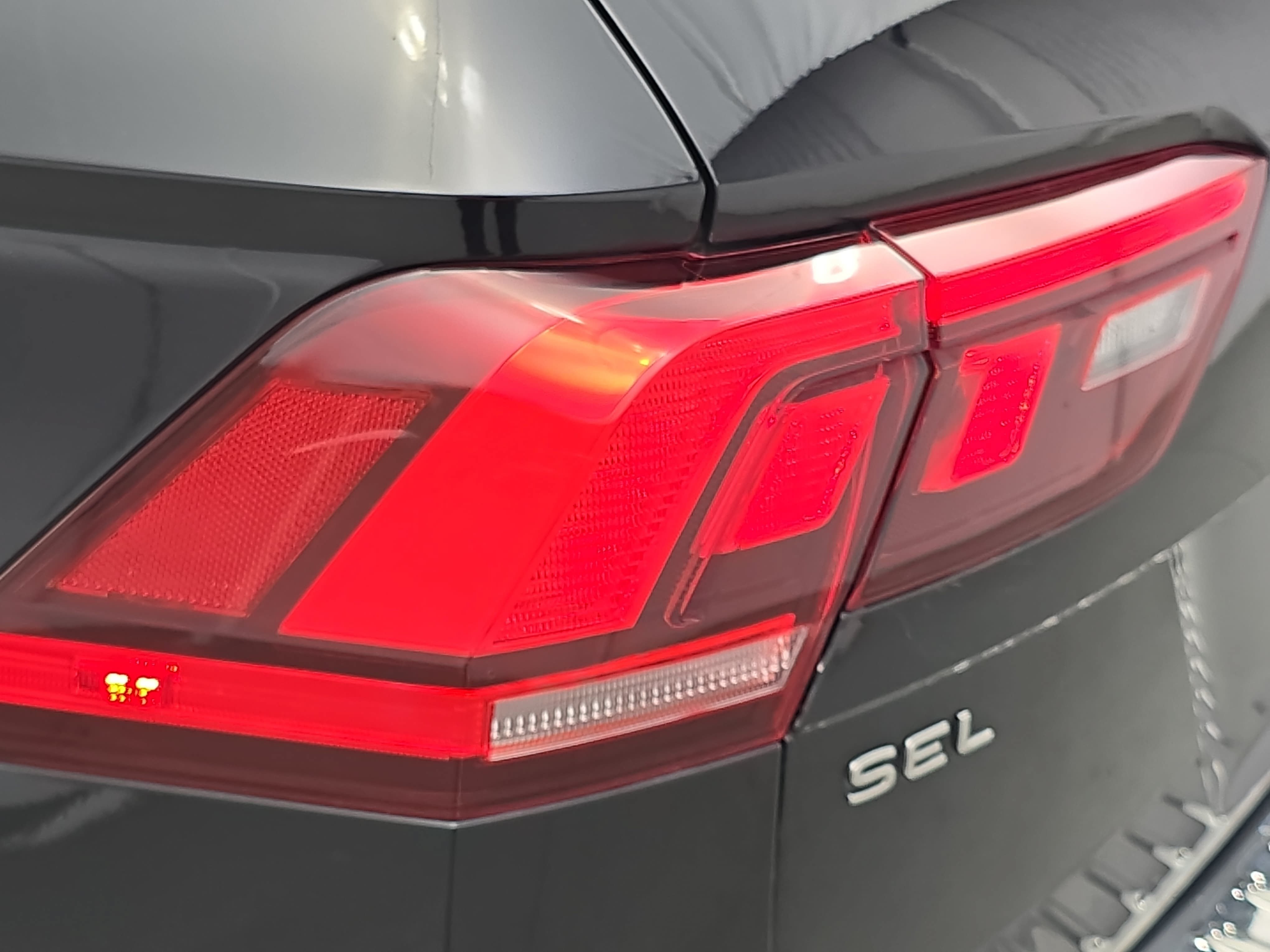 Certified 2023 Volkswagen Tiguan SEL R-Line AWD/4WD image 35