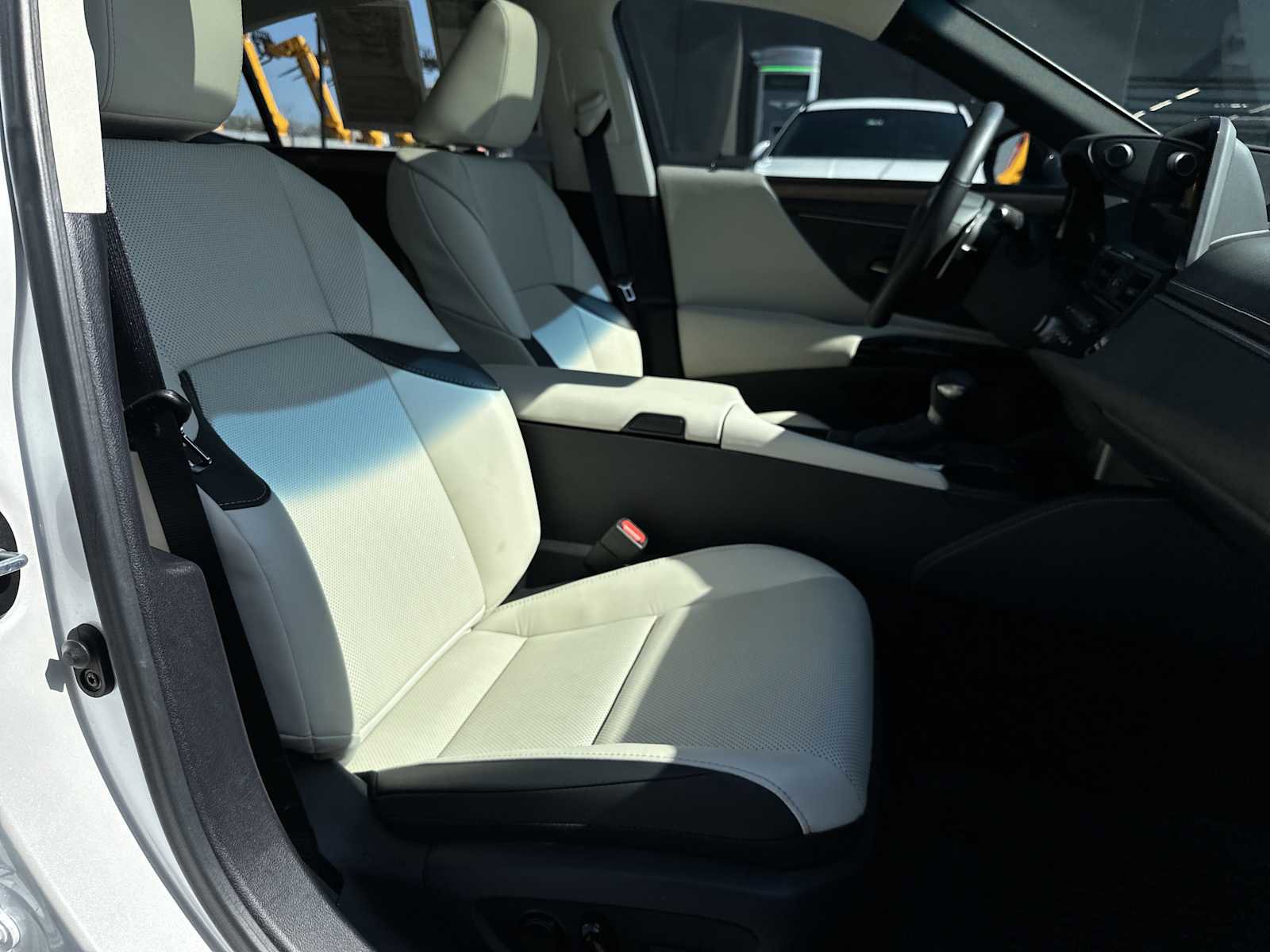 Used 2025 Lexus ES 350 w/ Premium Package image 26