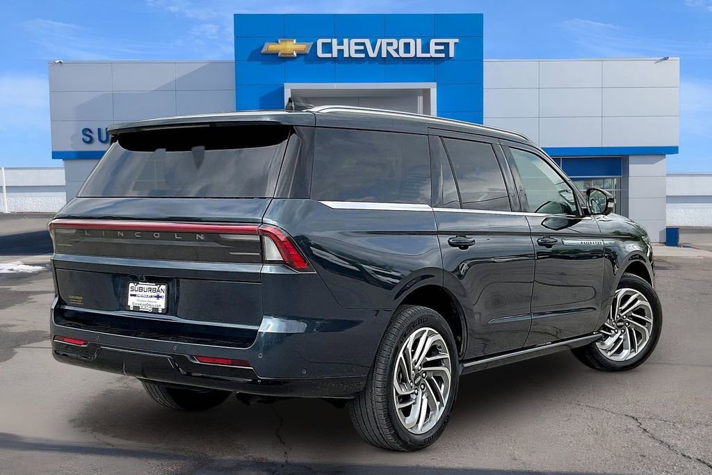 Used 2025 Lincoln Navigator Reserve image 2