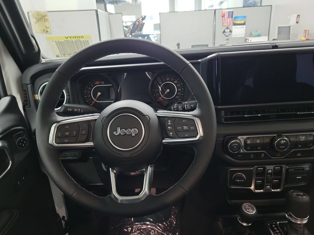 New 2026 Jeep Wrangler Unlimited Sahara w/ Technology Group AWD/4WD image 21