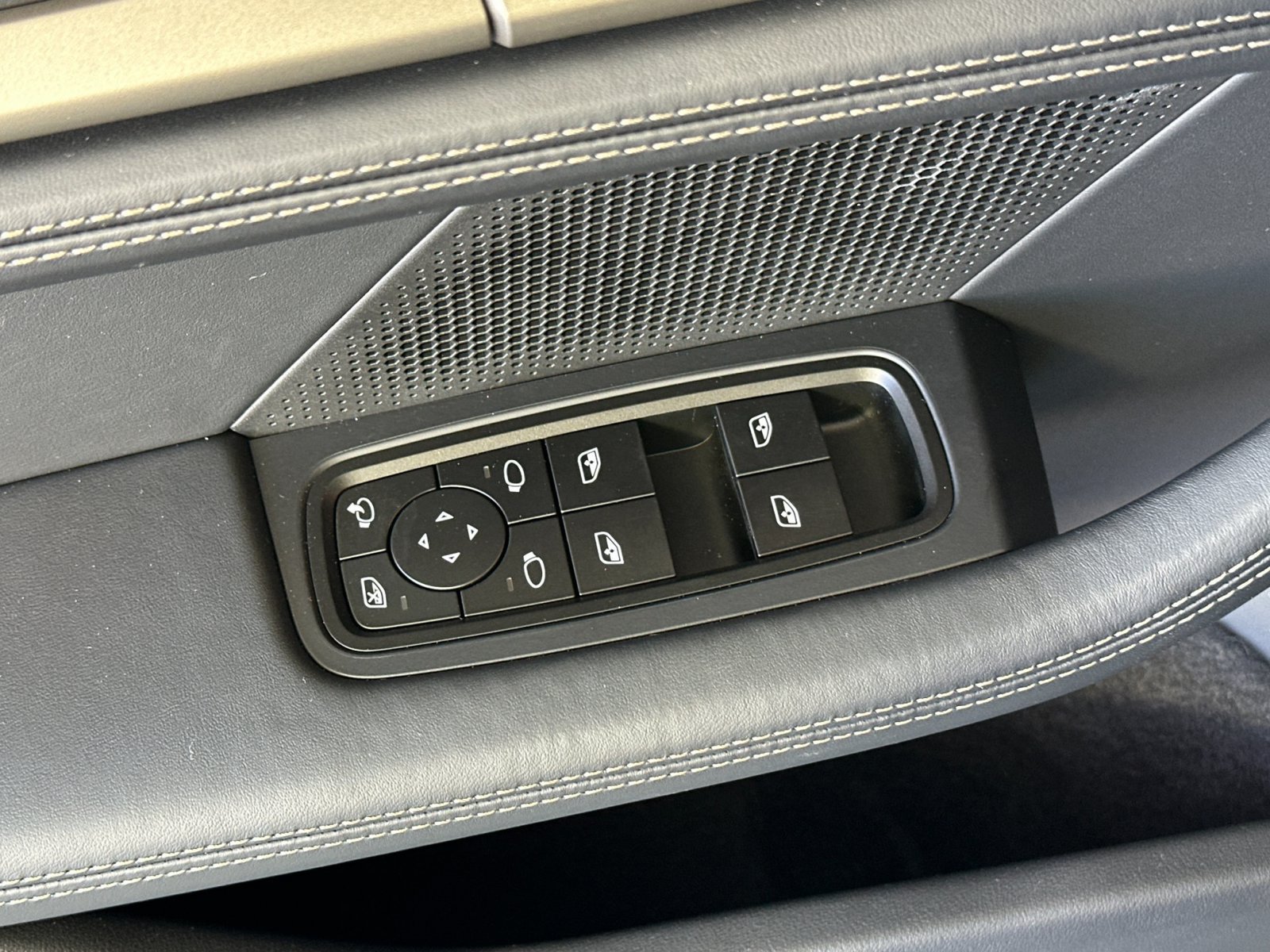 New 2026 Porsche Taycan Turbo AWD/4WD image 13